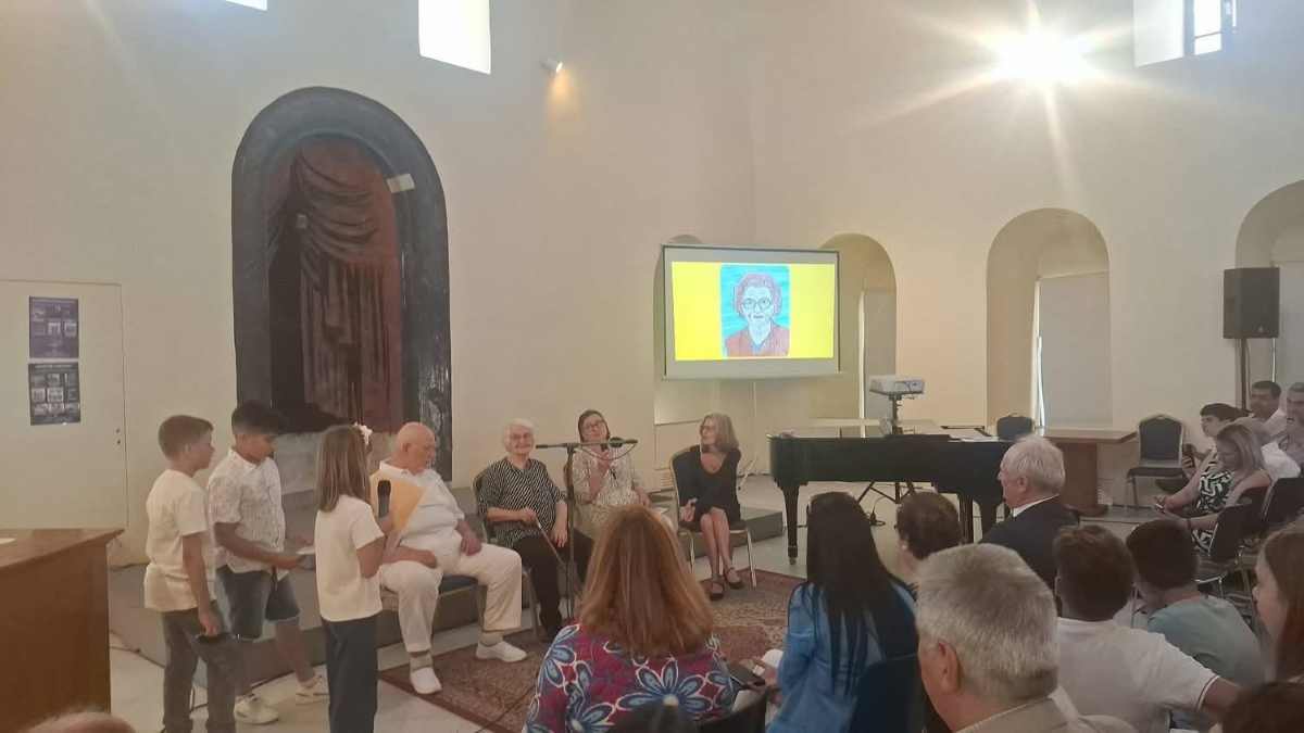 Ναύπλιο: Μαθητές τίμησαν παππούδες και γιαγιάδες στο Βουλευτικό