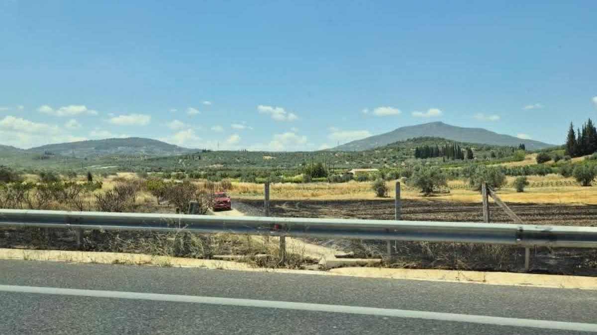 Άγιος Βασίλειος: Διπλό μέτωπο με καραμπόλα και φωτιά στον αυτοκινητόδρομο