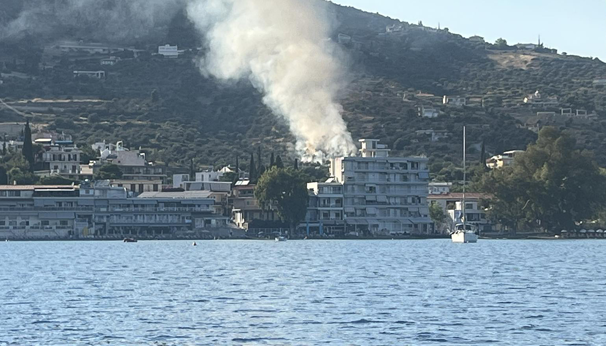 Αναστάτωση στο Τολό από ορατούς καπνούς μέσα στον οικισμό