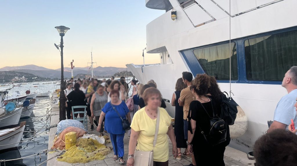 Εορτασμός Αγίων Δώδεκα Αποστόλων στο Κορωνήσι Τολού