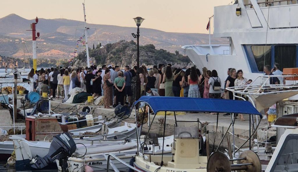Εορτασμός Αγίων Δώδεκα Αποστόλων στο Κορωνήσι Τολού