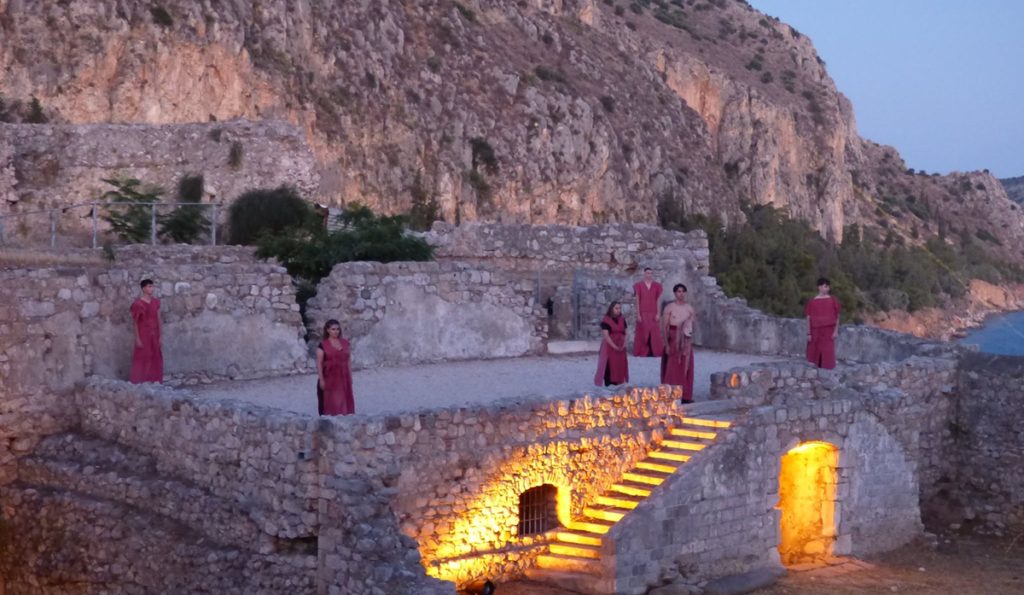 Ικέτιδες του Αισχύλου από το Καλλιτεχνικό Σχολείο Αργολίδας στην Ακροναυπλία