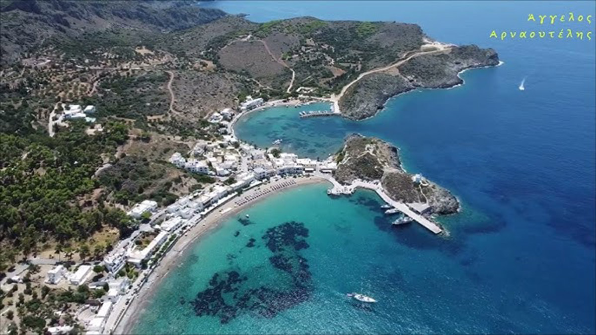 Οι «δίδυμοι κόλποι» στο νότιο άκρο των Κυθήρων που μαγεύουν τους ταξιδιώτες