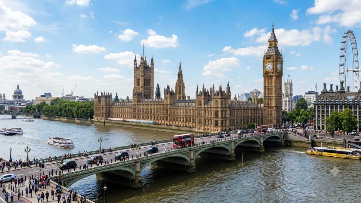Brexit: Όχι ξαφνική κατάρρευση, αλλά μια αργή φθορά για τη βρετανική οικονομία
