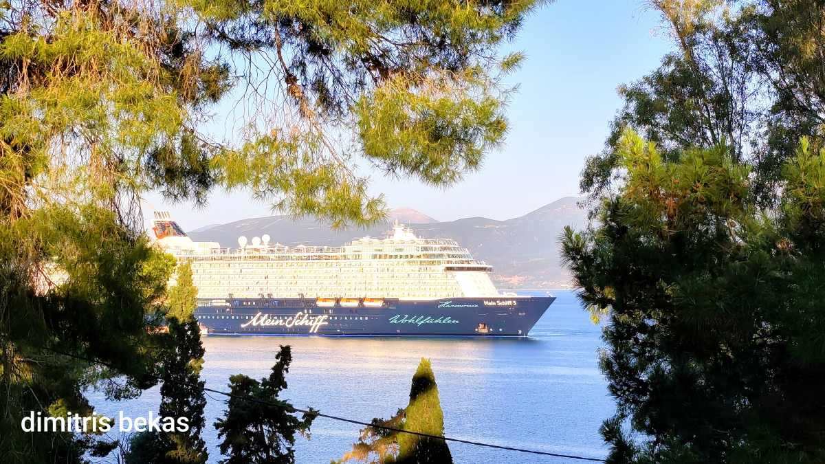 Ναύπλιο: Το εντυπωσιακό Mein Schiff 5 έφερε 2.000 επισκέπτες