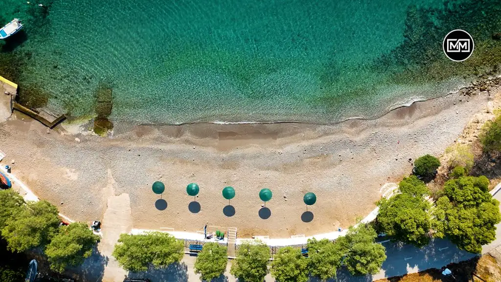 Παραλία Ντουλάπι στον Σαρωνικό