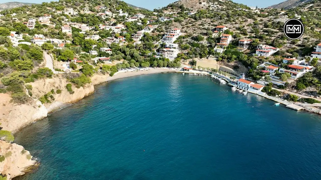 Παραλία Ντουλάπι στον Σαρωνικό
