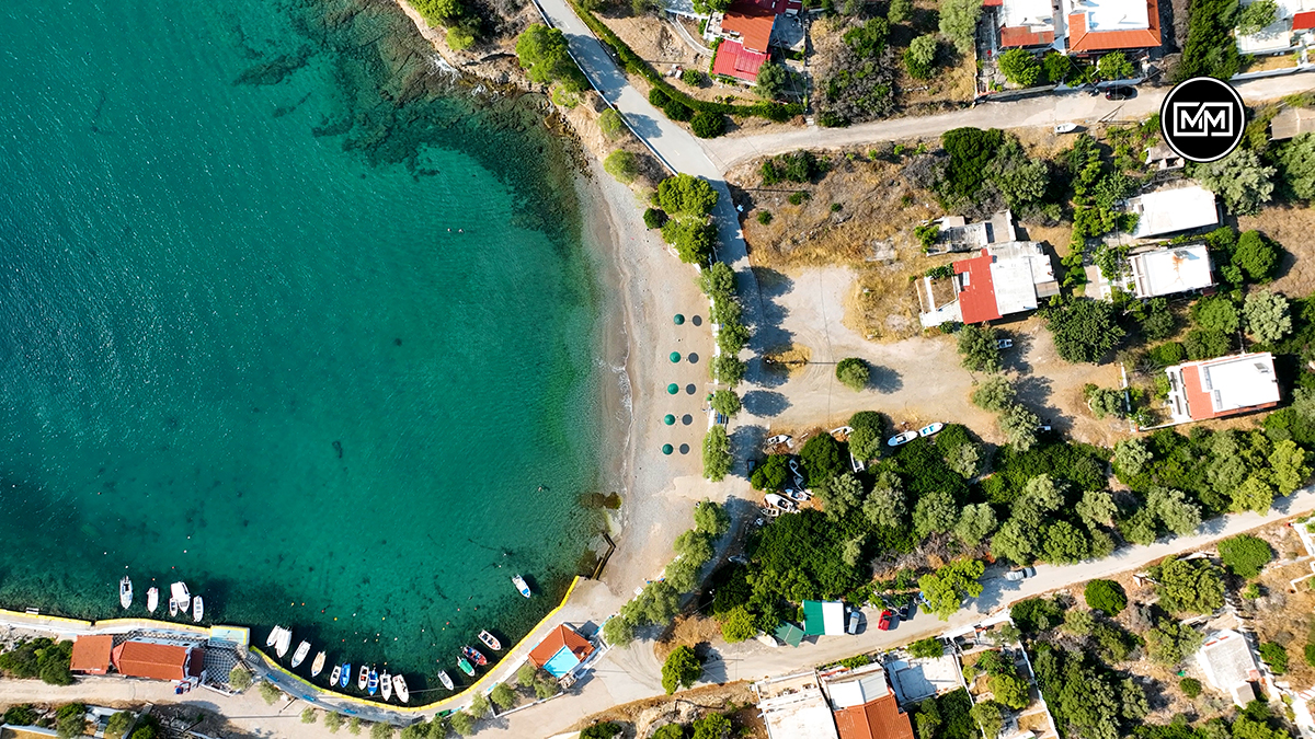 Παραλία Ντουλάπι: Το ήσυχο γαλάζιο διαμάντι του Σαρωνικού
