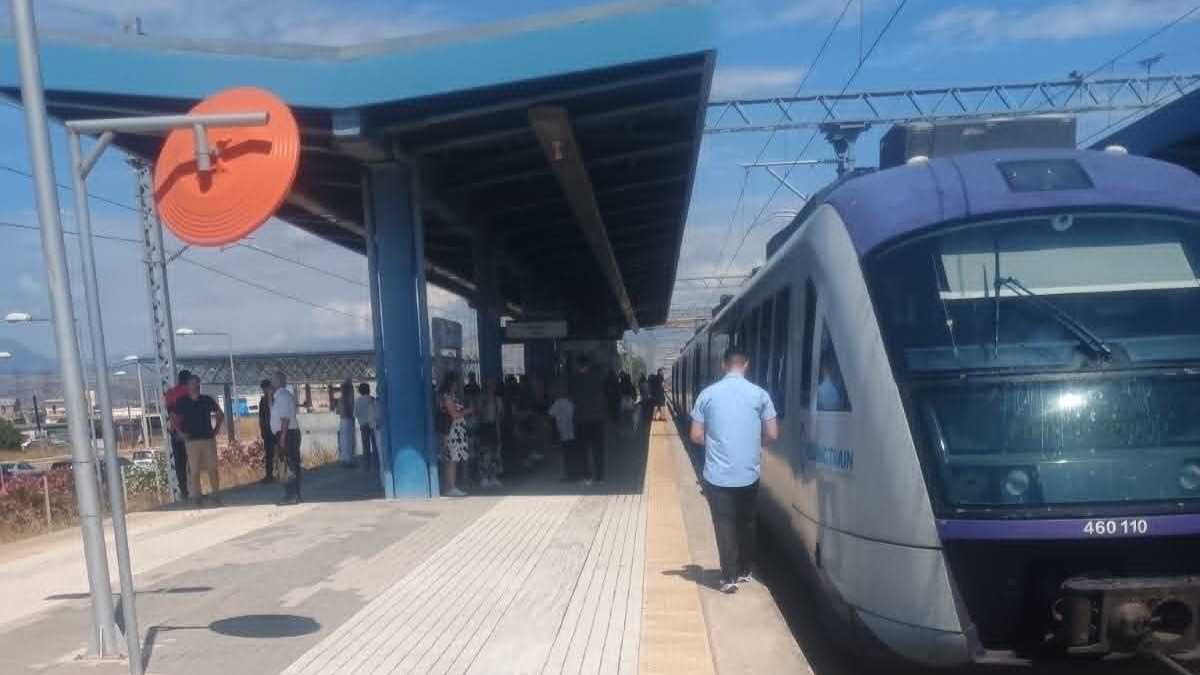 Η ακινητοποίηση του Προαστιακού και η οργανωμένη επίθεση σε πυροσβέστες