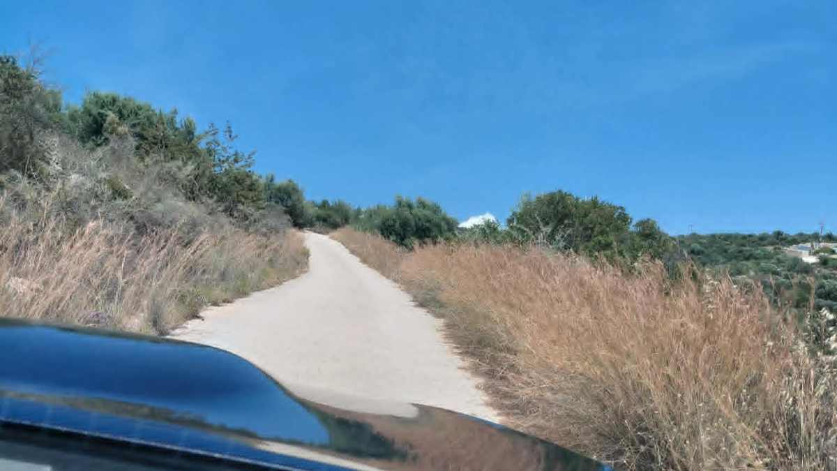 Βιβάρι: Ανησυχία κατοίκων στη Μαραθιά για τα ξερά χόρτα