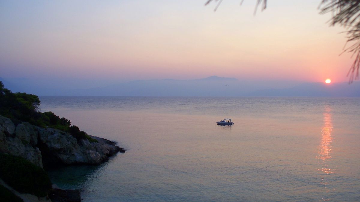 Παράνομη υποβρύχια αλιεία στα «Στραβά», στον Κορινθιακό