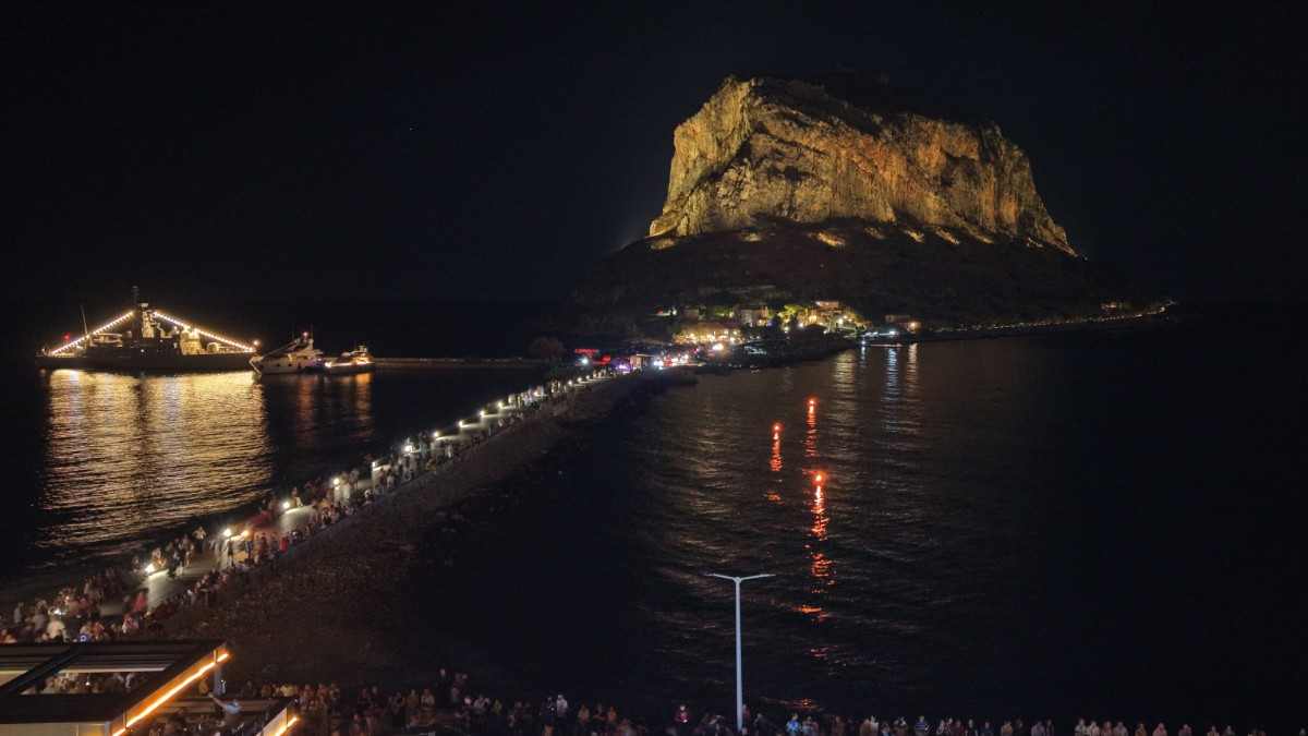 Μονεμβασιά: Νέος φωτισμός στον Βράχο για την Απελευθέρωση
