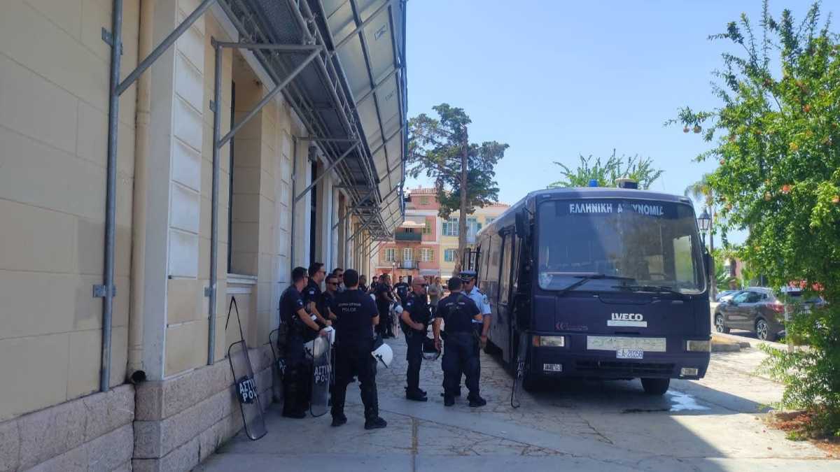 «Αστακός» το δικαστήριο Ναυπλίου, ελεύθερος ο διαδηλωτής