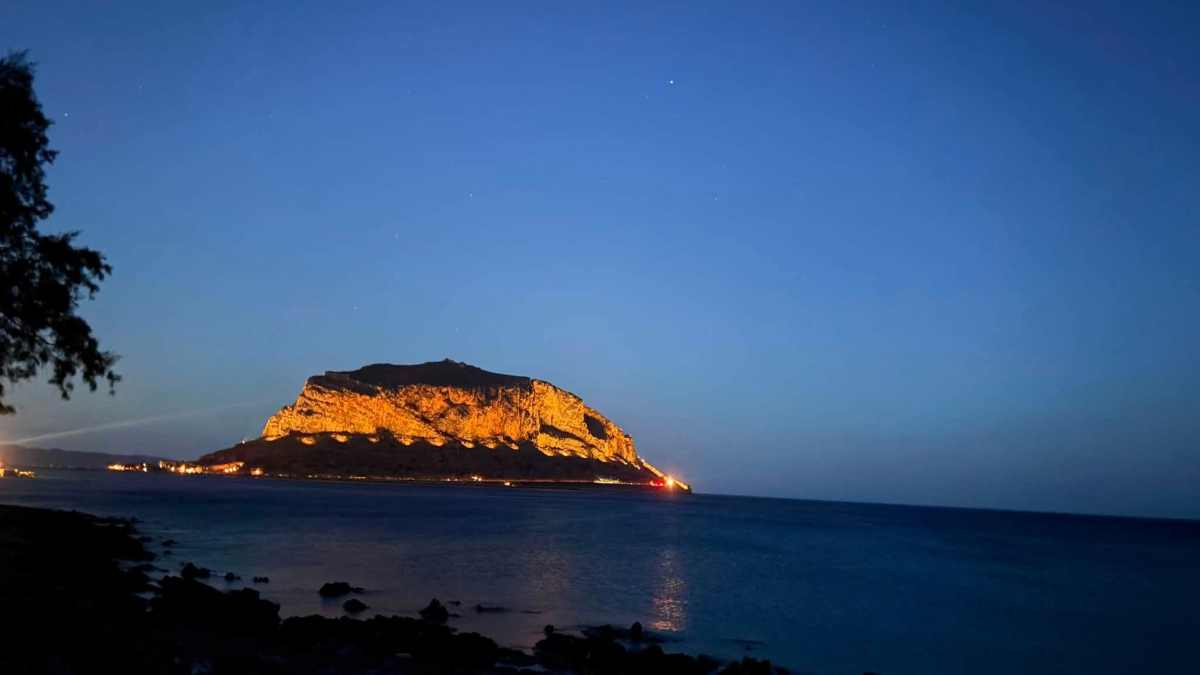 Φωτισμός βράχου Μονεμβασιάς: Εγκαίνια στις 23 Ιουλίου