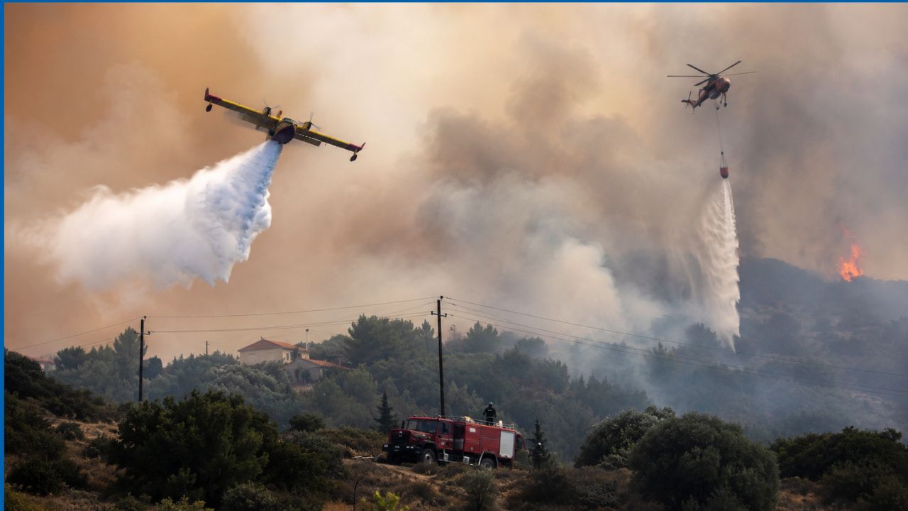 Φωτιά στα Φίχτια: 125 πυροσβέστες, 4 αεροσκάφη και 4 ελικόπτερα – Σε ύφεση η Χινίτσα