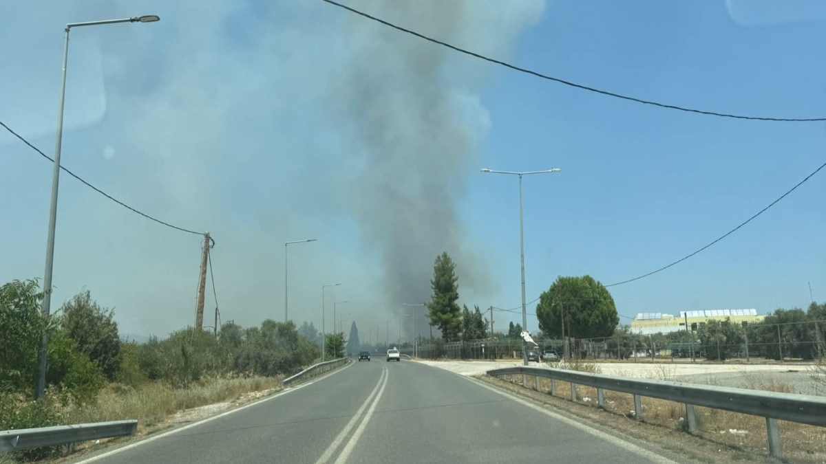 Ναύπλιο: Μεγάλη φωτιά σε εργοτάξιο στη Νέα Τίρυνθα
