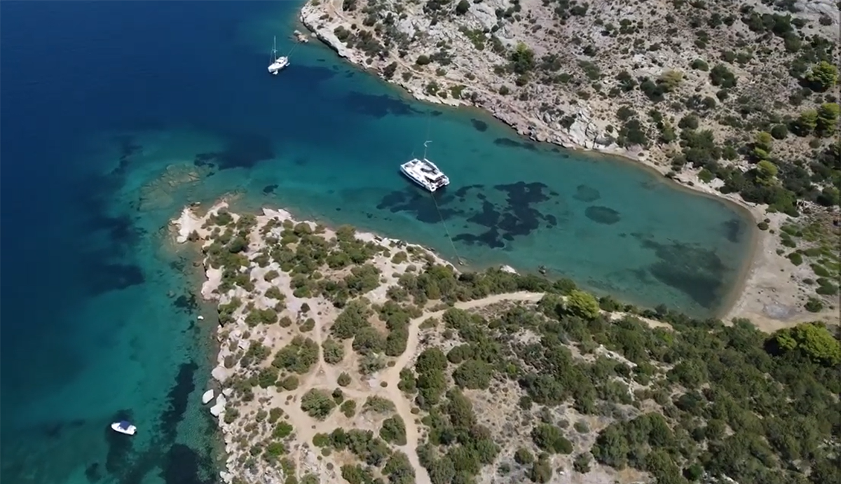 Γερολιμάνι: Ο κολπίσκος σε σχήμα καρδιάς που κρύβει ο Πόρος