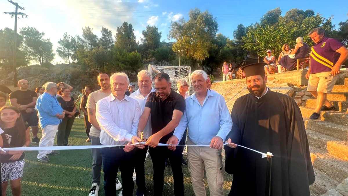 Νέα Επίδαυρος: Παραδόθηκε το νέο γήπεδο 5×5 στην πλατεία Α’ Εθνοσυνέλευσης