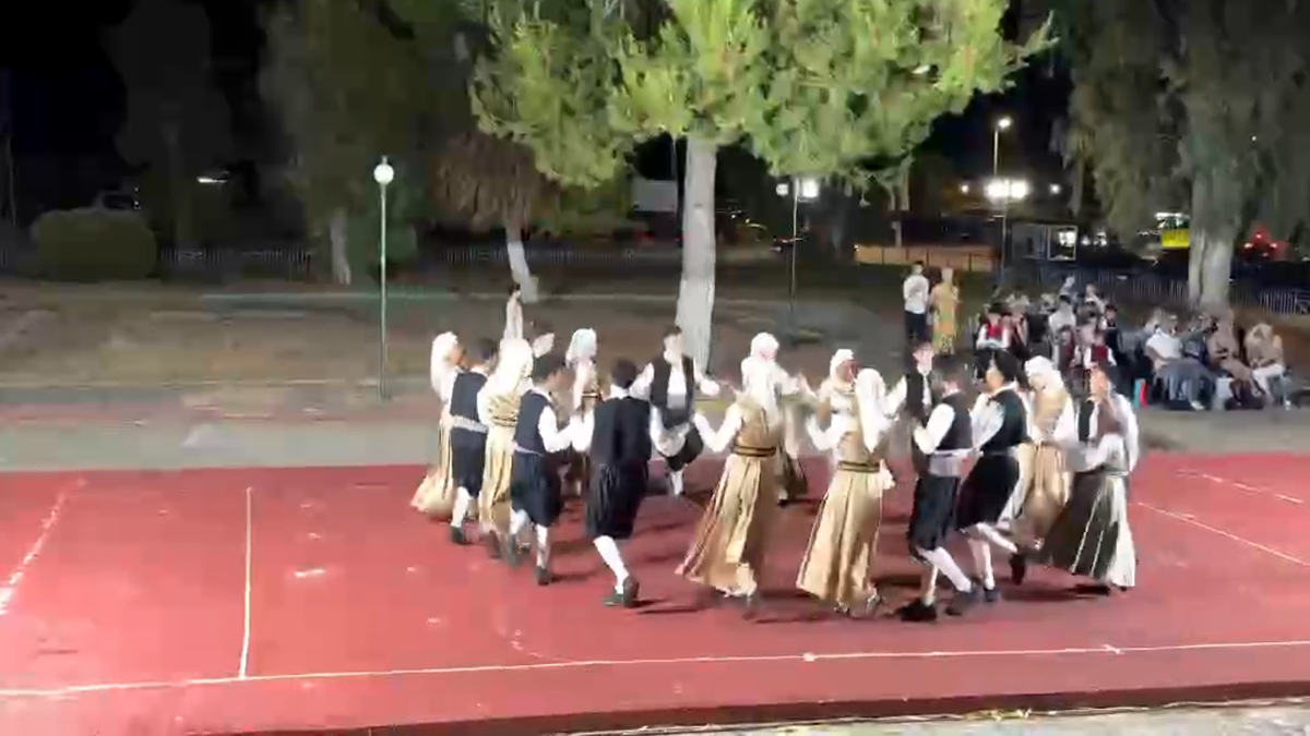 Μικροί χορευτές κράτησαν ζωντανή την παράδοση στη Νέα Κίο