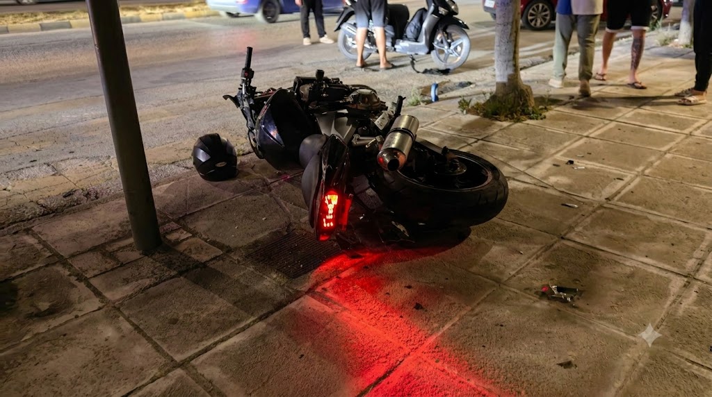 Ναύπλιο: Οδηγός μηχανής τραυματίστηκε σε σύγκρουση με αυτοκίνητο