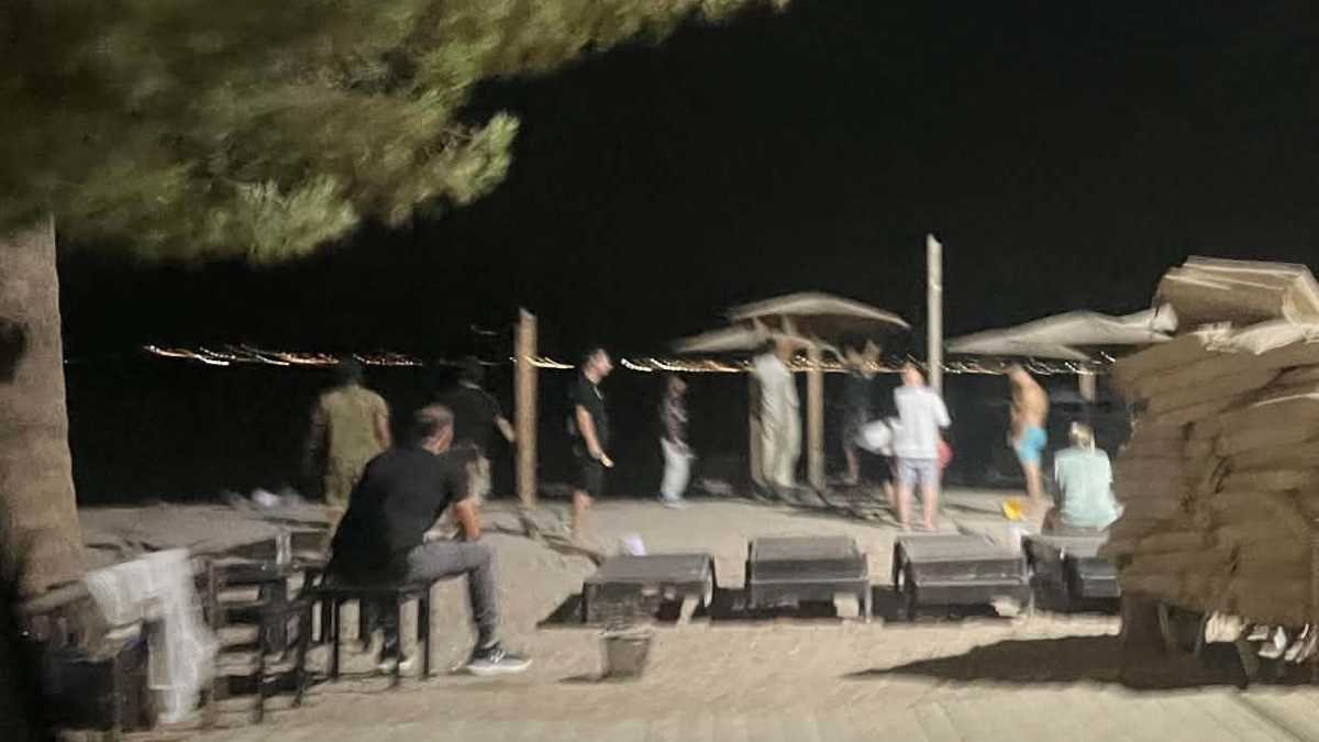 Καραθώνα: Δουλεύουν τη νύχτα για να βάλουν ξαμπλώστρες – Πήραν άδεια από ΕΤΑΔ
