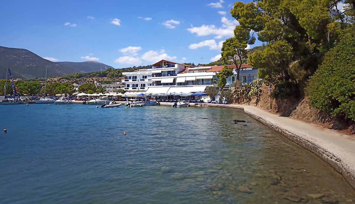 Σκάφος βυθίστηκε στην Αρχαία Επίδαυρο – Προκλήθηκε ρύπανση