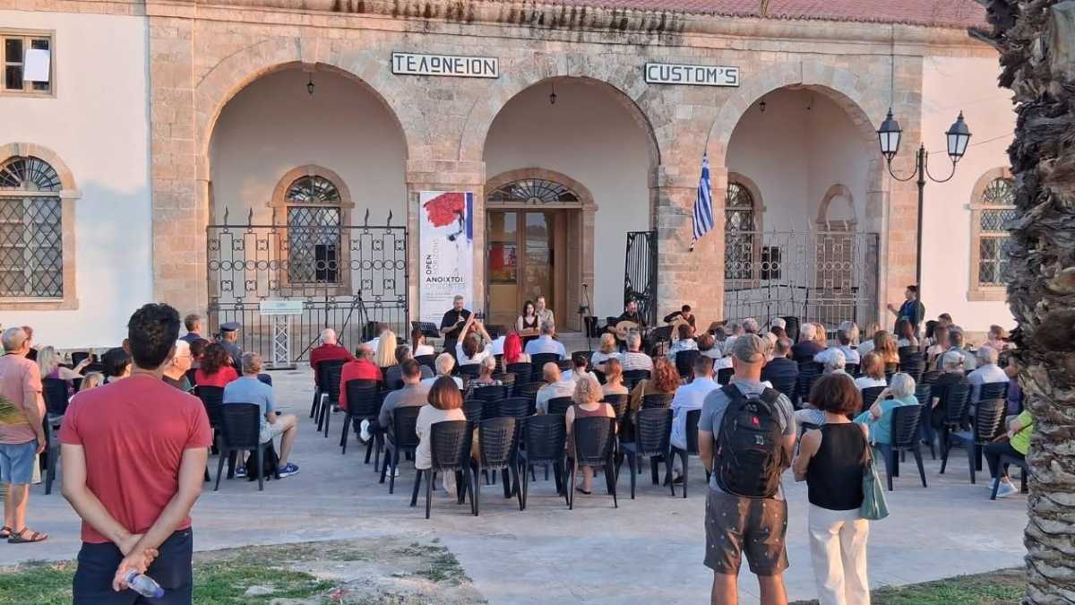 Η Μενδώνη εγκαινίασε την έκθεση «Ανοιχτοί Ορίζοντες» στο Ναύπλιο