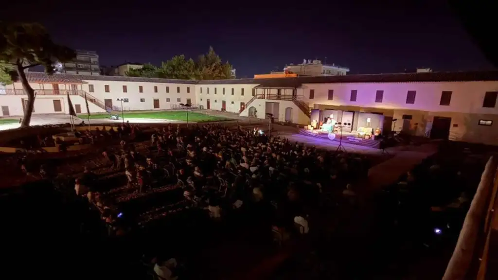 Θέατρο στρατώνες