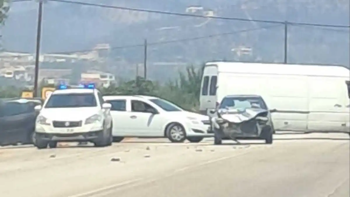 Σφοδρή σύγκρουση οχημάτων στη διασταύρωση Φιχτίων – Μυκηνών
